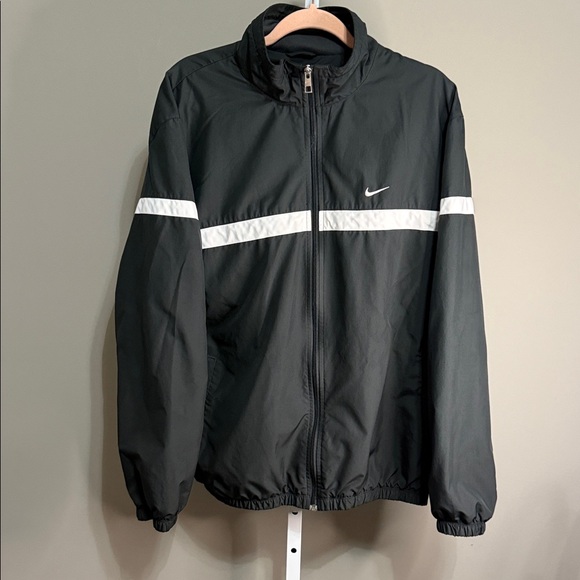 Nike Windbreaker Jacket Size XL – Black with White Stripe - Picture 1 of 6
